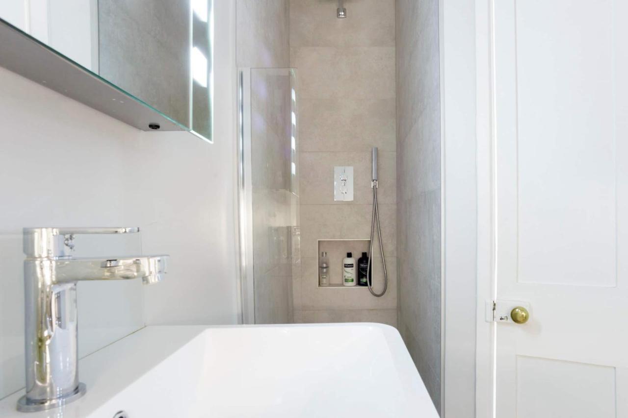 The Apartment, Bath Exterior photo